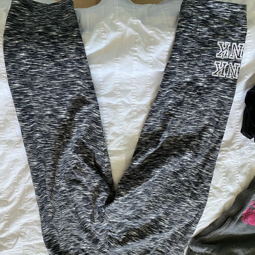 Victoria’s Secret Pink Capri leggings